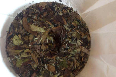 如何撬开茶饼？