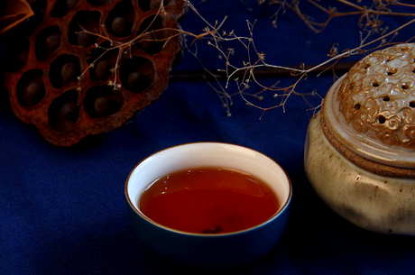 大红袍是红茶吗？大红袍实际上是半发酵乌龙茶