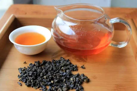 女人喝红茶好还是绿茶好？