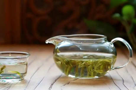 女人喝红茶好还是绿茶好？
