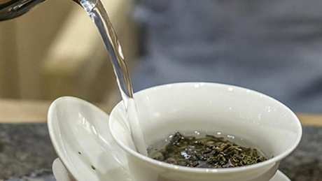 泡绿茶最好的水温是多少？