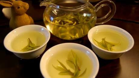 女人喝红茶还是绿茶好