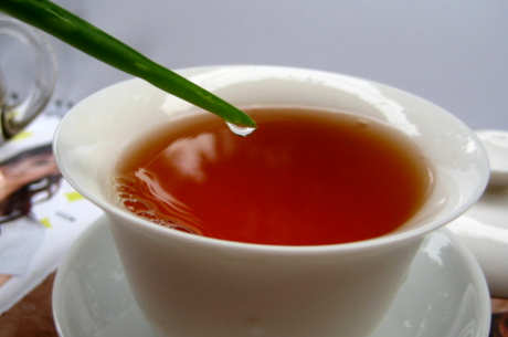 女人喝红茶还是绿茶好