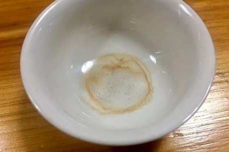 如何完全去除茶杯茶渍？