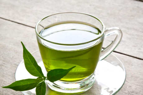 夏天最好喝红茶或绿茶