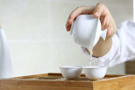 为什么倒茶不能倒满？