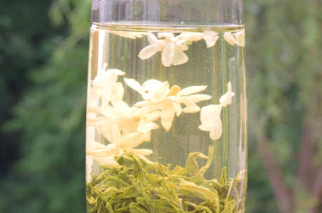 茉莉花茶搭配什么冲泡好？
