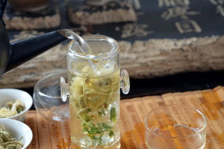 菊花茶为什么会变绿？