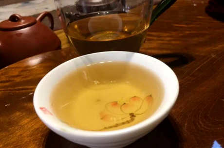 夏天喝普洱茶好吗？