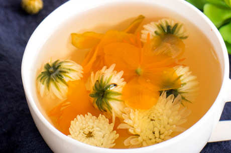 用多少度的水泡菊花茶？