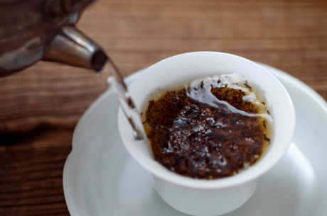 红茶一定要洗茶吗？如果觉得茶不干净，可以洗。