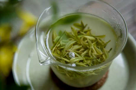 绿茶的颜色是什么？绿茶的颜色最好是清汤绿叶