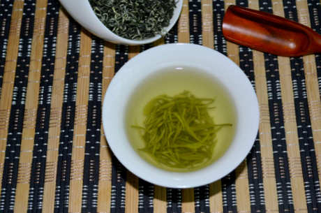 绿茶的颜色是什么？绿茶的颜色最好是清汤绿叶