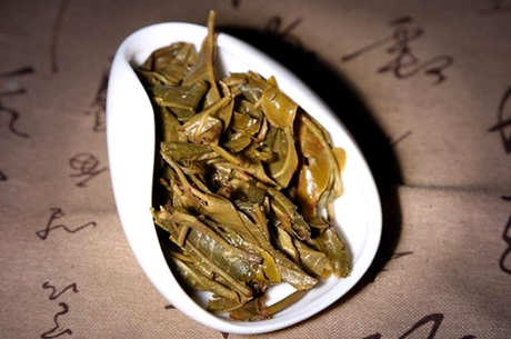 放普洱茶饼10年有价值吗？了解普洱茶饼10年的价格