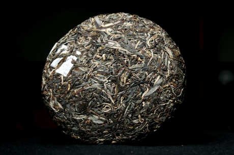 放普洱茶饼10年有价值吗？了解普洱茶饼10年的价格