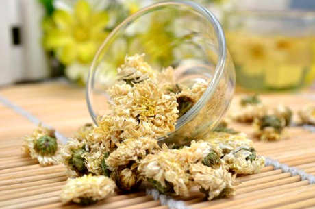 胎菊与贡菊杭白菊的功效不同，胎菊散热贡菊养颜杭白菊补肾