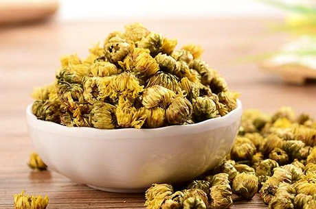 胎菊与贡菊杭白菊的功效不同，胎菊散热贡菊养颜杭白菊补肾