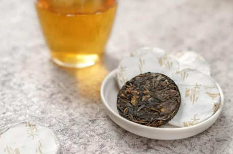 13年普洱茶饼价格表7000元～2400元一饼