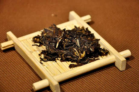 普洱茶生茶贵还是熟茶贵？普洱生茶熟茶的价格比较