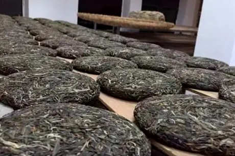 如何打开普洱茶饼？