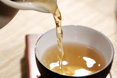 为什么茶不能倒满？