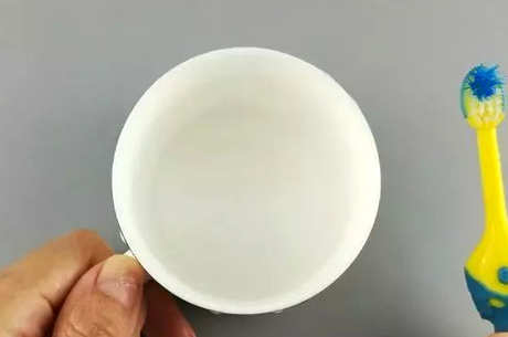 如何去除茶壶中的茶垢？