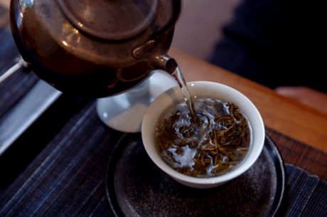 正确的喝茶前洗茶方法，浸泡洗茶刮擦洗茶