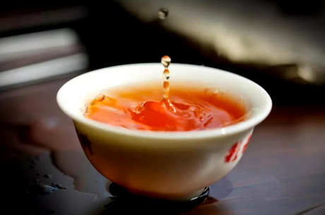 正确的喝茶前洗茶方法，浸泡洗茶刮擦洗茶