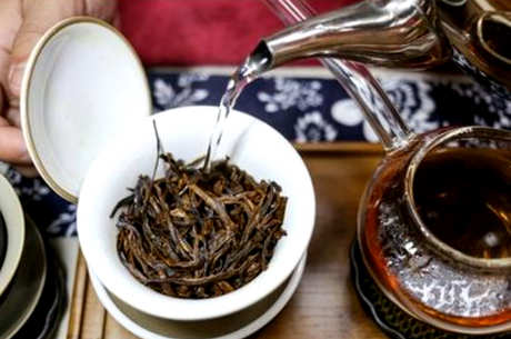 泡茶禁忌手法，避免直接注水，随意投茶