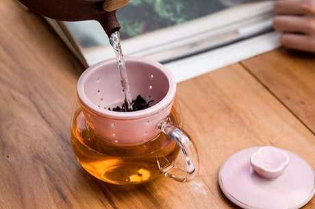 泡茶禁忌手法，避免直接注水，随意投茶