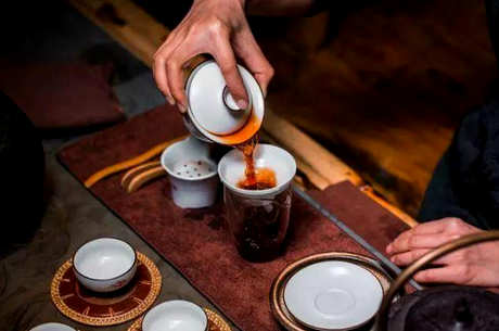 泡茶禁忌手法，避免直接注水，随意投茶