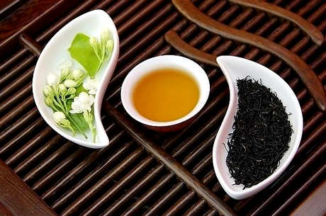 避免茶道禁忌，避免茶具不洁，茶水过满