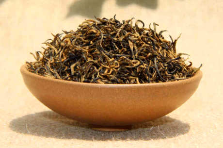 红茶不能一直泡在杯子里喝吗？一直喝会滋生细菌