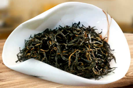 红茶不能一直泡在杯子里喝吗？一直喝会滋生细菌