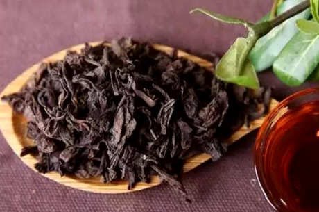 红茶不能一直泡在杯子里喝吗？一直喝会滋生细菌