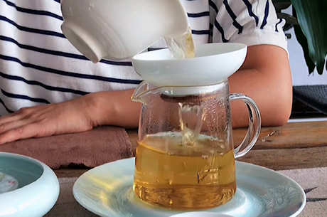 茶漏放在公道杯上吗？