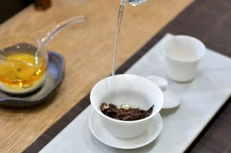如何冲泡茶饼？