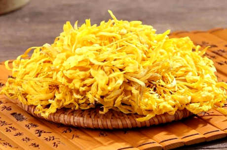 菊花泡水后为什么会变绿？你能喝吗？