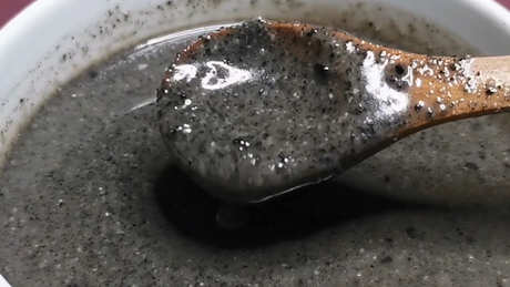 用黑芝麻泡水喝正确的方法