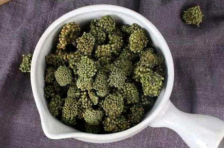 在水中饮用三七花茶的功效和禁忌
