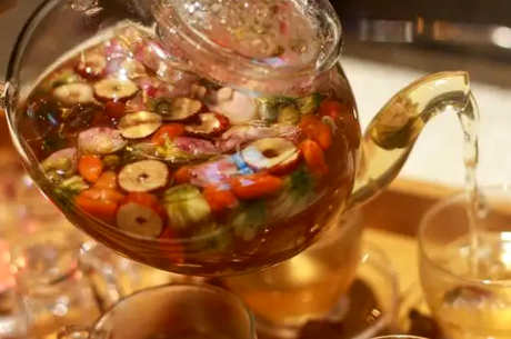 枸杞能和菊花一起泡水喝吗？
