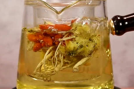 枸杞能和菊花一起泡水喝吗？