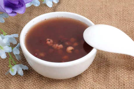 红豆薏米芡实茶不适合人群，孕妇和儿童不宜饮用