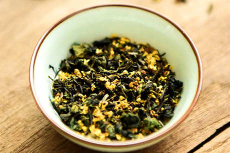桂花乌龙茶的功效和作用可以提神醒脑，美容养颜