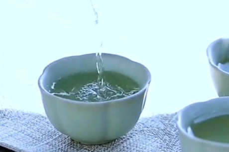 绿茶多少度水泡茶好？