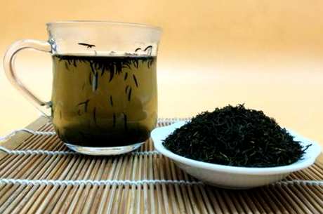 饭前半小时喝杜仲雄花茶吗？杜仲雄花茶一天喝多少？