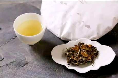 白茶茶饼最好的储存方法，罐冰箱木炭生石灰