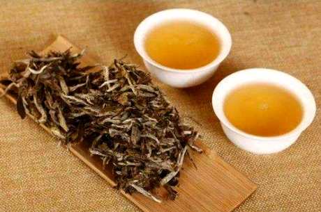 白茶茶饼最好的储存方法，罐冰箱木炭生石灰