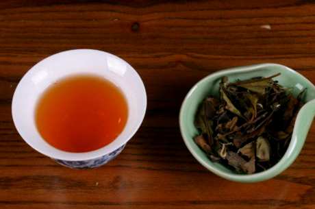 十年老白茶一饼值多少钱，十年白茶的价格是多少？
