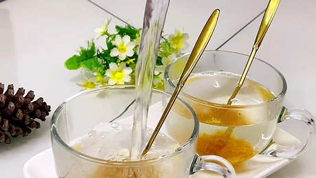 蜂蜜柚子茶用开水还是温水？
